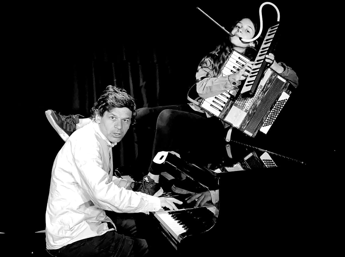 Spectacle inclassable ! (chanson déjantée et piano acrobatique)