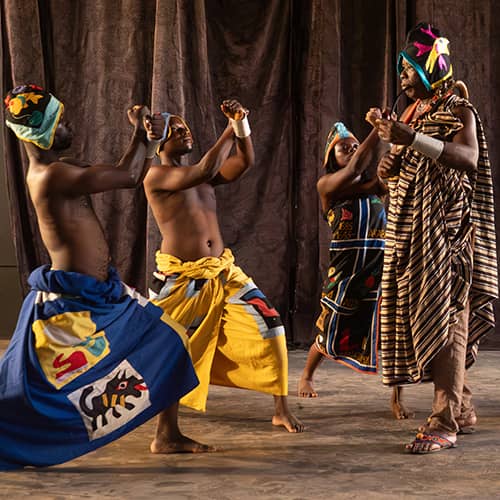 AU DELÀ DE L’OMBRE : MÉMOIRE ET RÉSILIENCE - Cie Fabre/Sènou